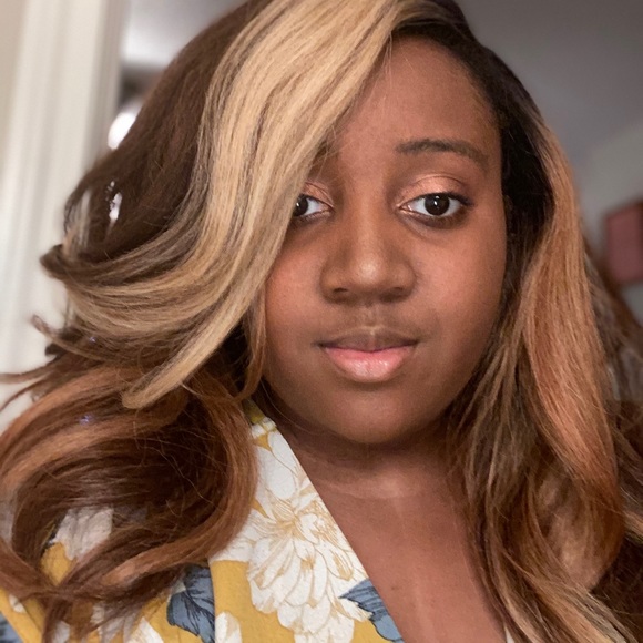 Meet your Posher, Erinn - Picture 1 of 1